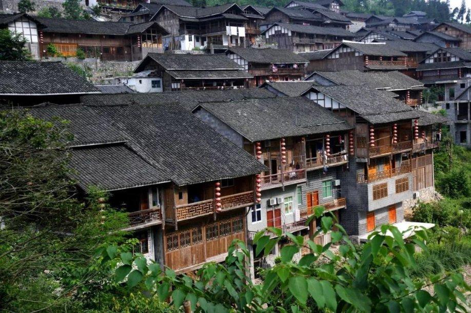 曹操杀了杨修之后，为了试探其父杨彪，就明知故问：“才几天不见，你怎么瘦成